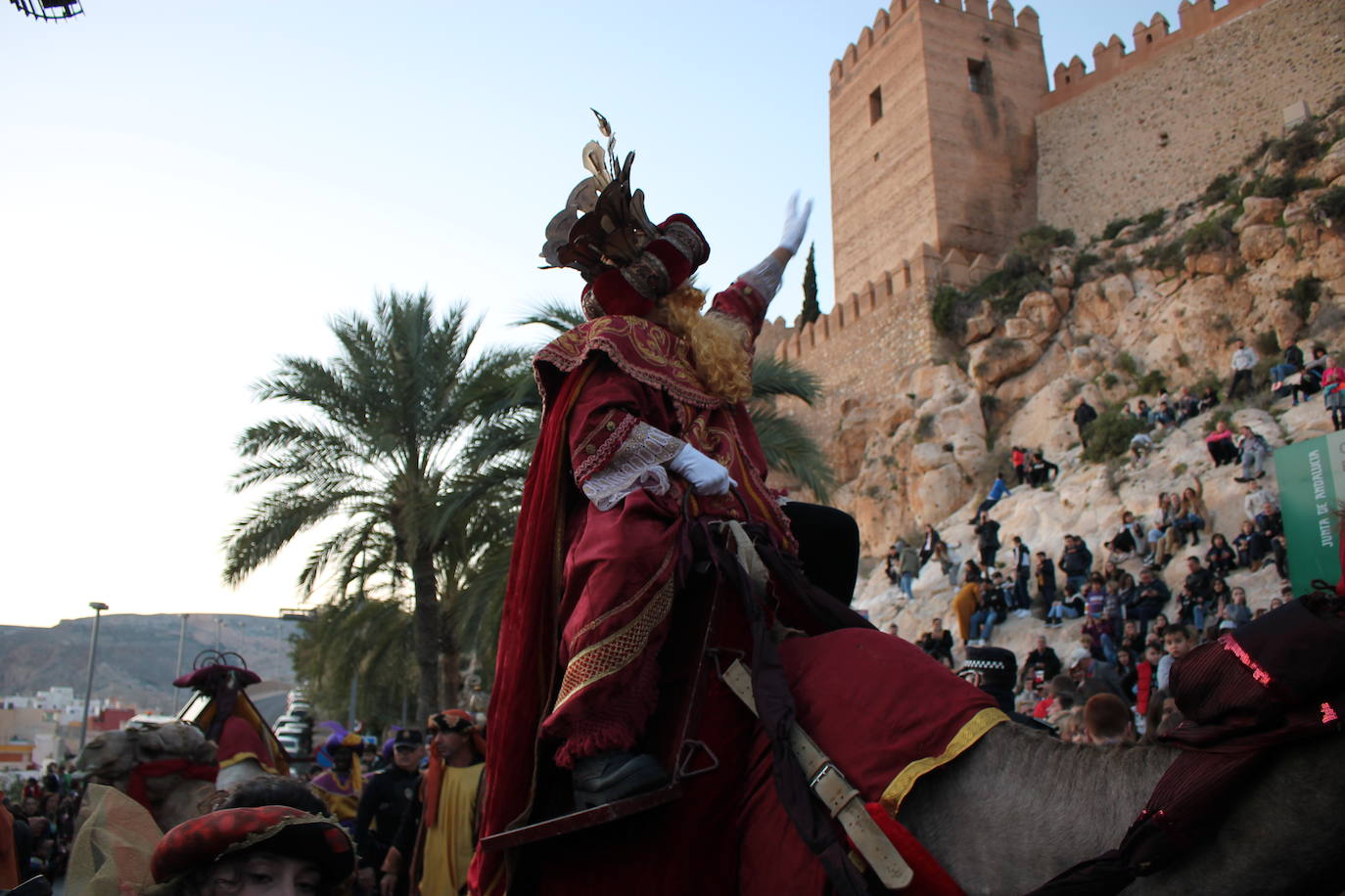 La cabalgata de Sus Majestades de Oriente recorren la ciudad en la noche más esperada de estas fiestas