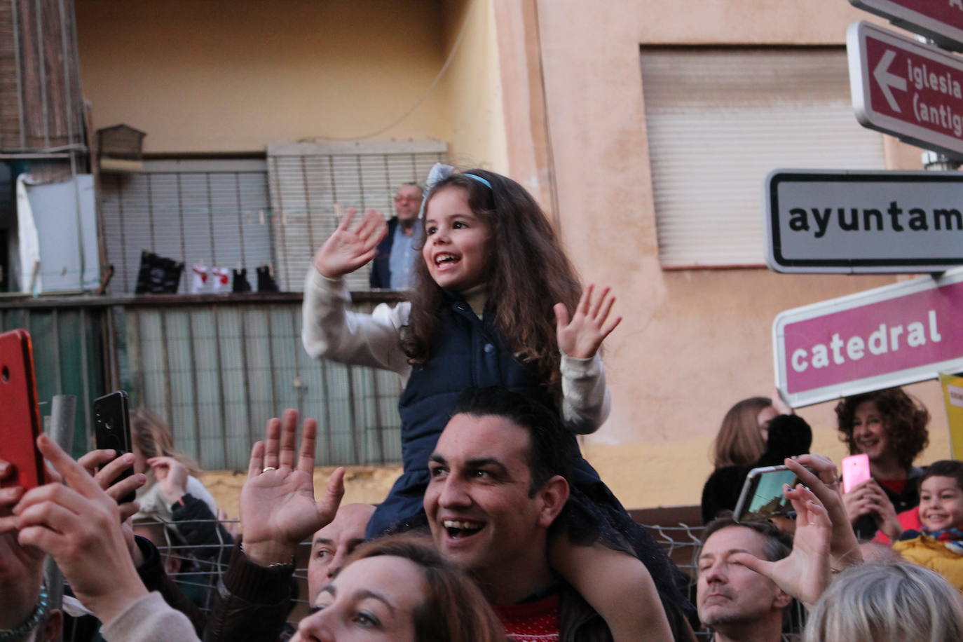 La cabalgata de Sus Majestades de Oriente recorren la ciudad en la noche más esperada de estas fiestas