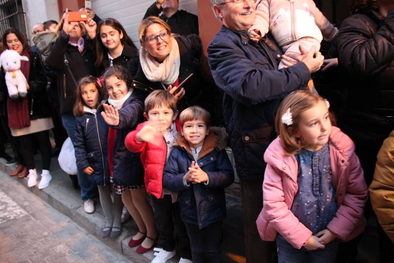 La cabalgata de Sus Majestades de Oriente recorren la ciudad en la noche más esperada de estas fiestas