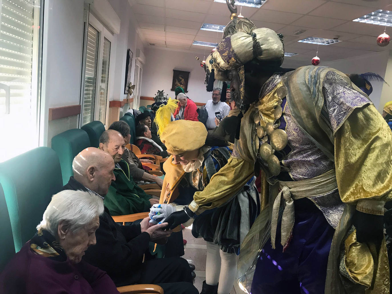 La cabalgata de Sus Majestades de Oriente recorren la ciudad en la noche más esperada de estas fiestas