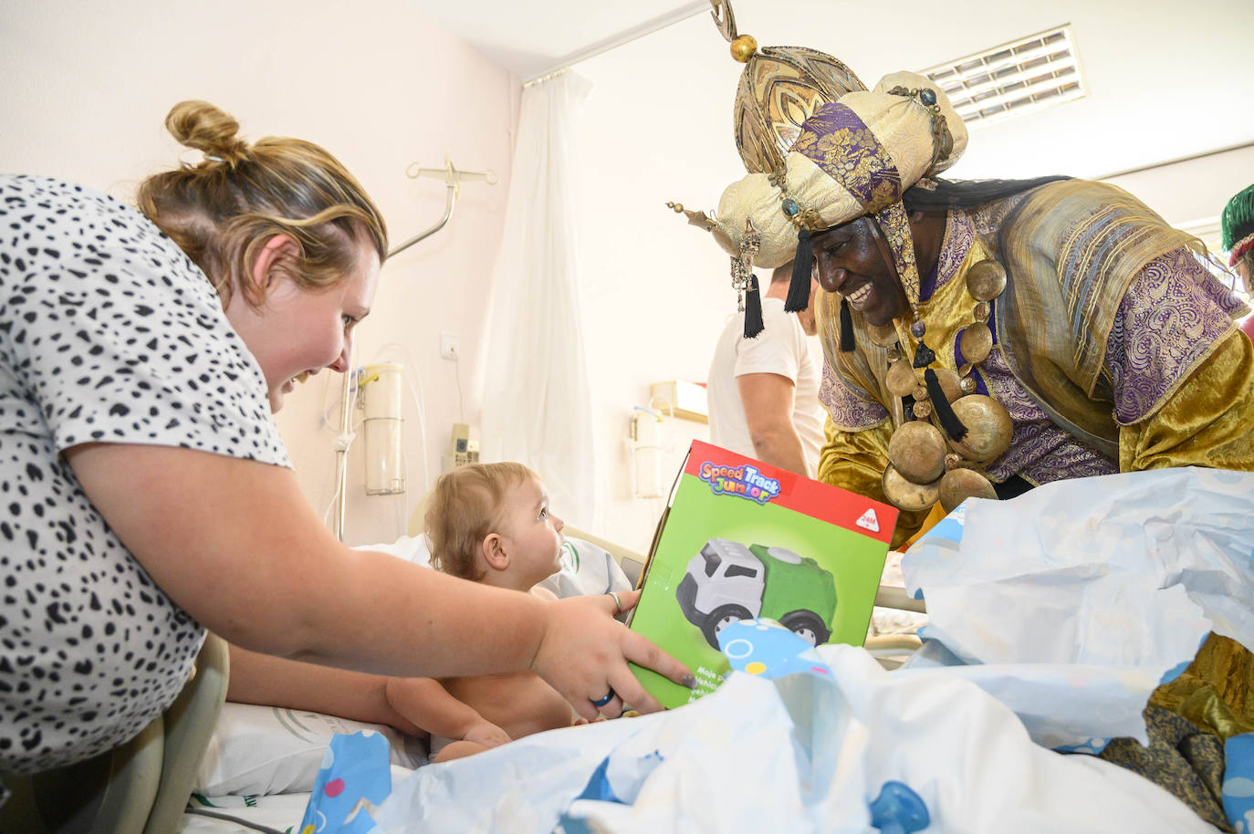 La cabalgata de Sus Majestades de Oriente recorren la ciudad en la noche más esperada de estas fiestas
