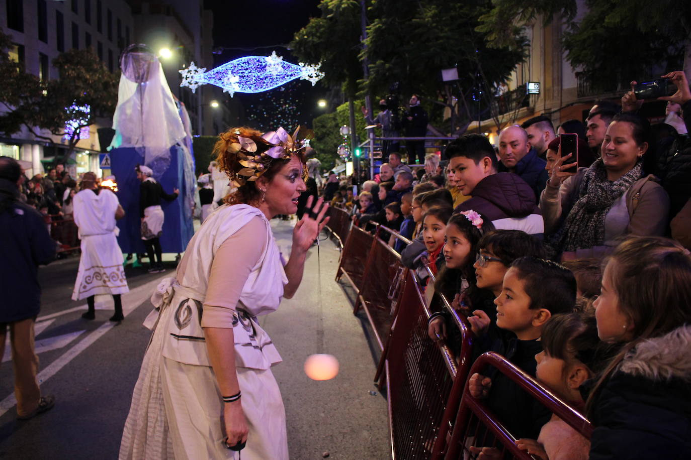 La cabalgata de Sus Majestades de Oriente recorren la ciudad en la noche más esperada de estas fiestas