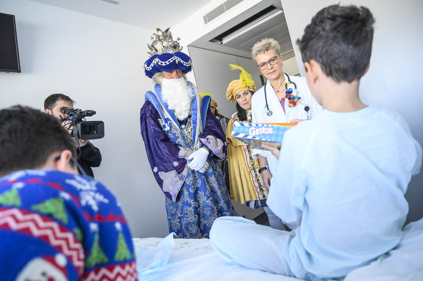 La cabalgata de Sus Majestades de Oriente recorren la ciudad en la noche más esperada de estas fiestas