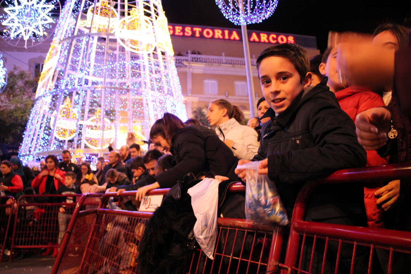 La cabalgata de Sus Majestades de Oriente recorren la ciudad en la noche más esperada de estas fiestas