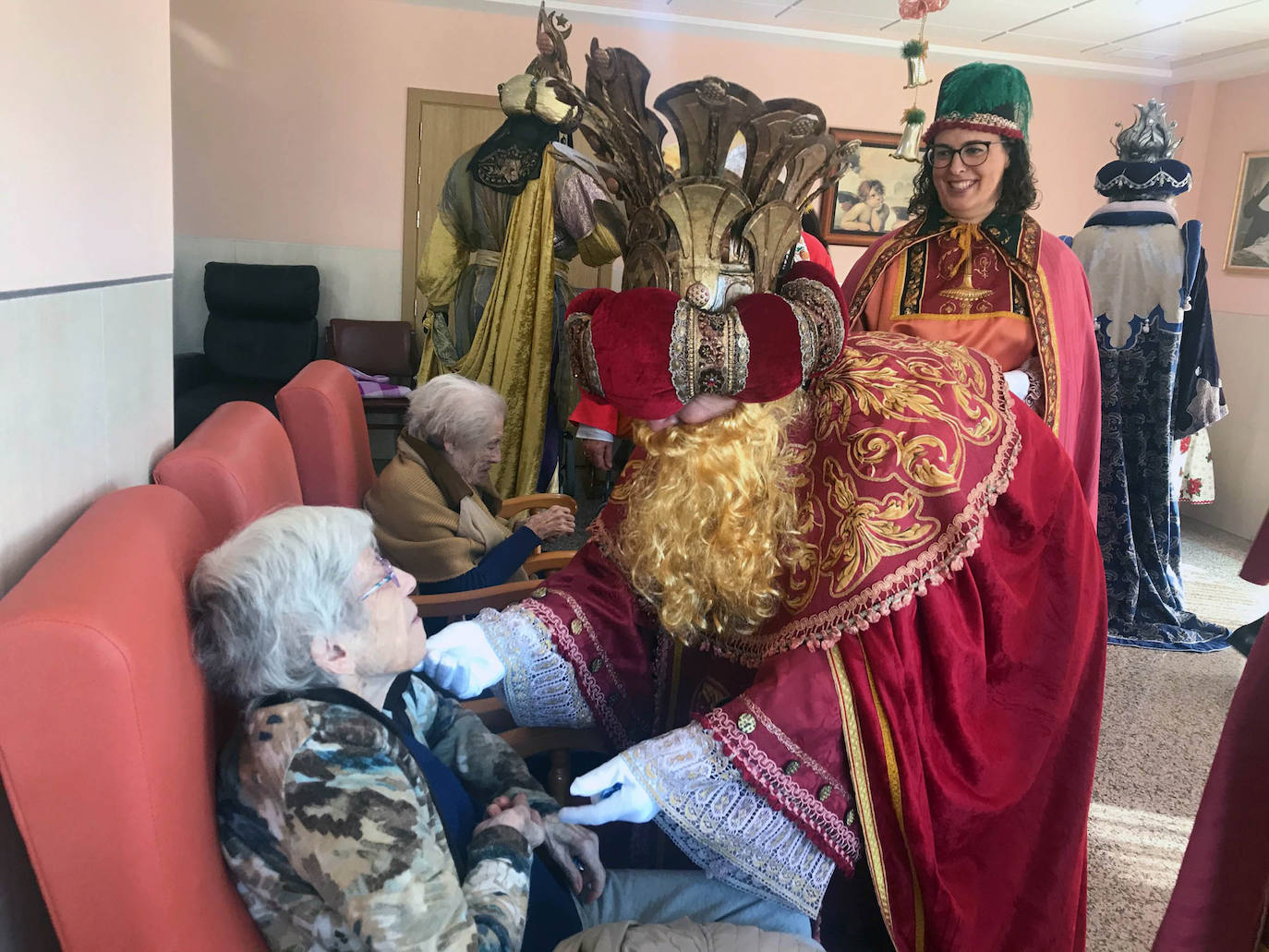 La cabalgata de Sus Majestades de Oriente recorren la ciudad en la noche más esperada de estas fiestas