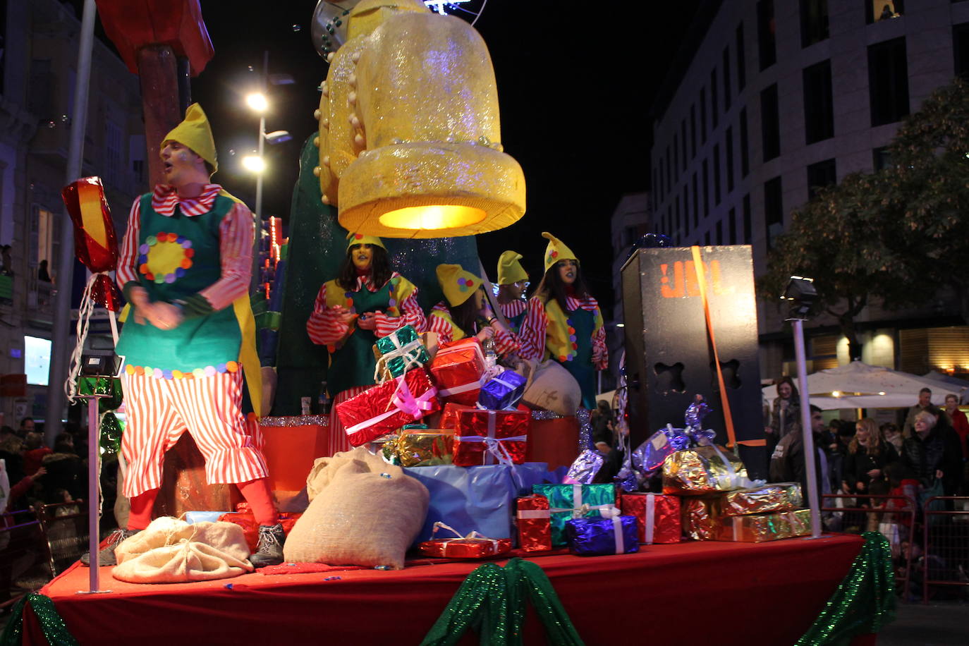 La cabalgata de Sus Majestades de Oriente recorren la ciudad en la noche más esperada de estas fiestas