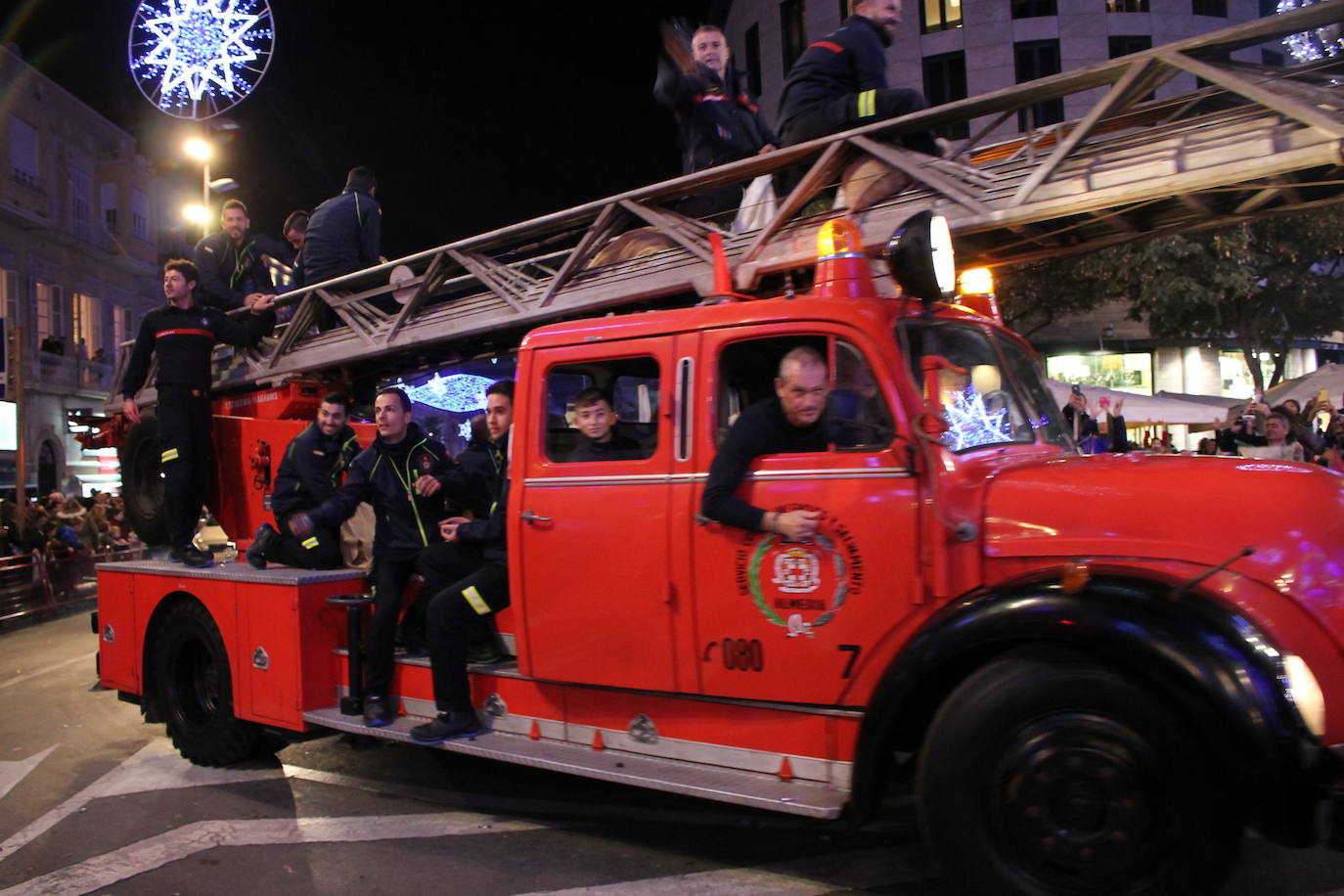 La cabalgata de Sus Majestades de Oriente recorren la ciudad en la noche más esperada de estas fiestas