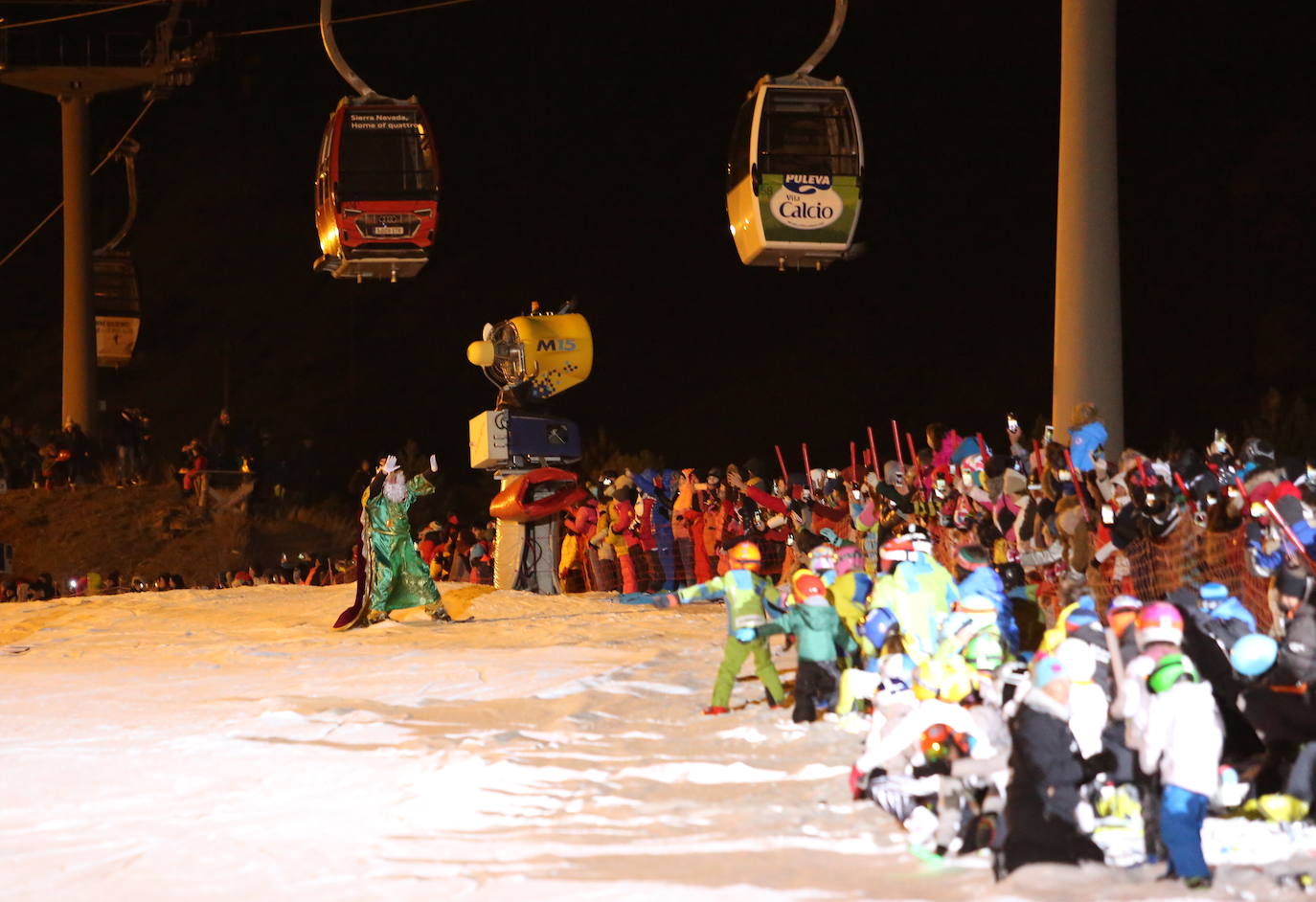 Los Reyes Magos llegan esquiando a Sierra Nevada