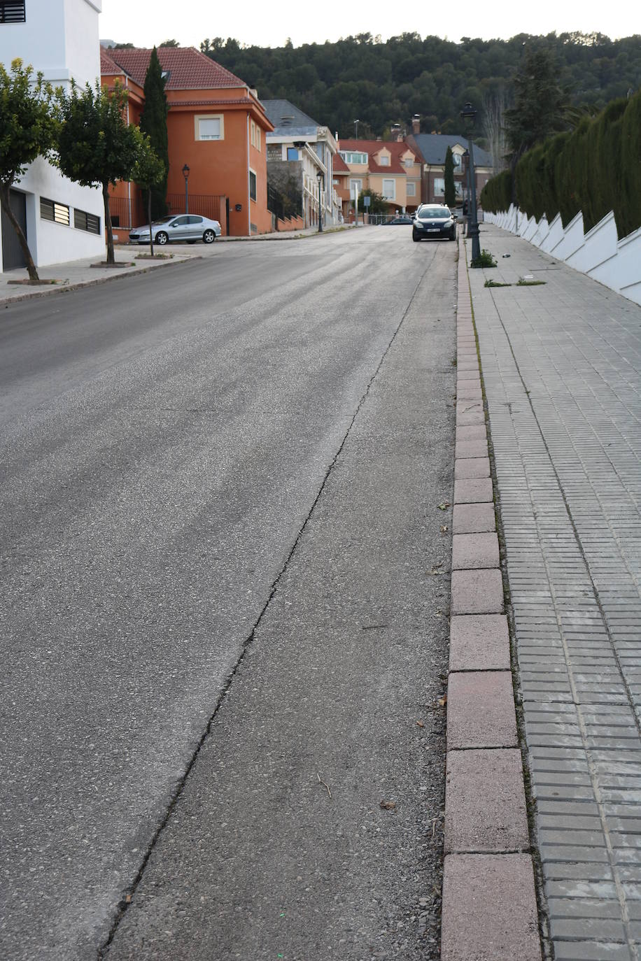 Las Casas de Juan León también tienen su propio 'Everest'. Pese a que se puede ver el final desde el inicio, la lejanía de este es tan devastadora que hace que más de uno se piense el dar un rodeo.