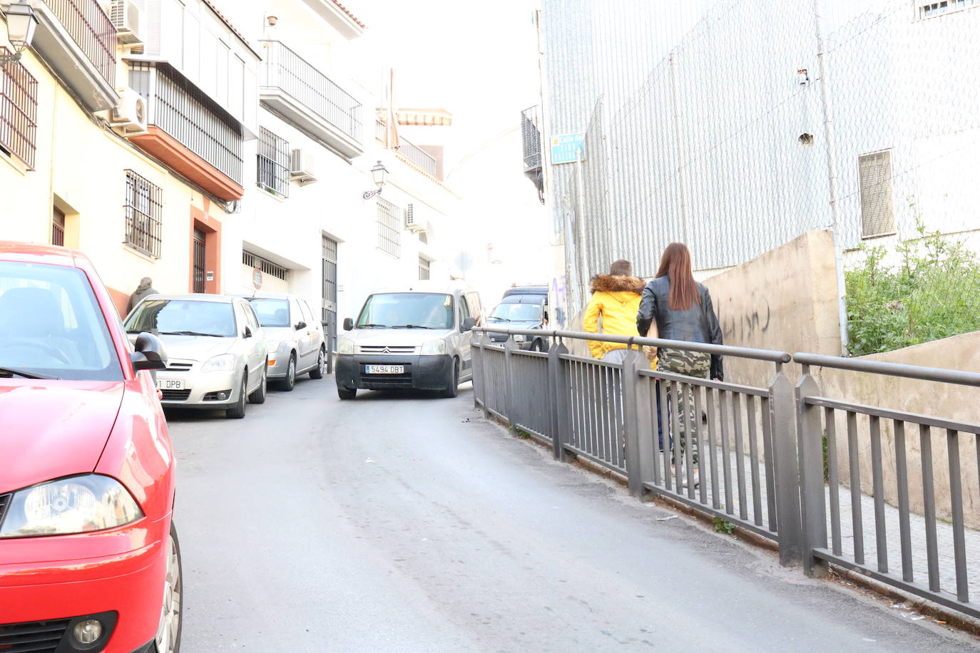 Cuando uno se adentra en ella en sentido ascendente no se imagina que acaba en las mismas faldas del Castillo de Santa Catalina. Teniendo en cuenta que parte desde el Seminario, imagínense al desnivel que se enfrentan los que no tienen más remedio que subirla.