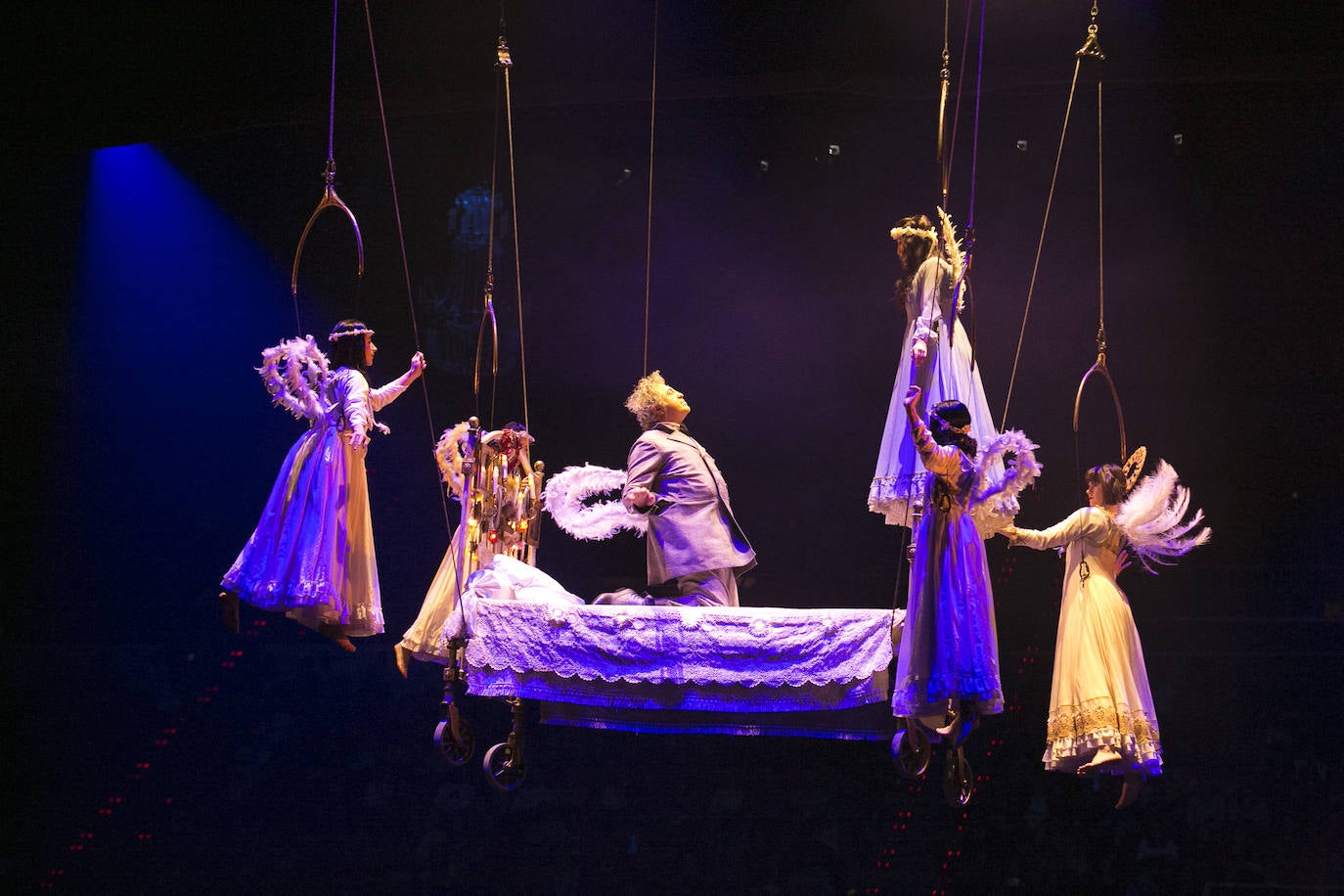 Un momento de la espectacular escenificación del Circo del Sol.