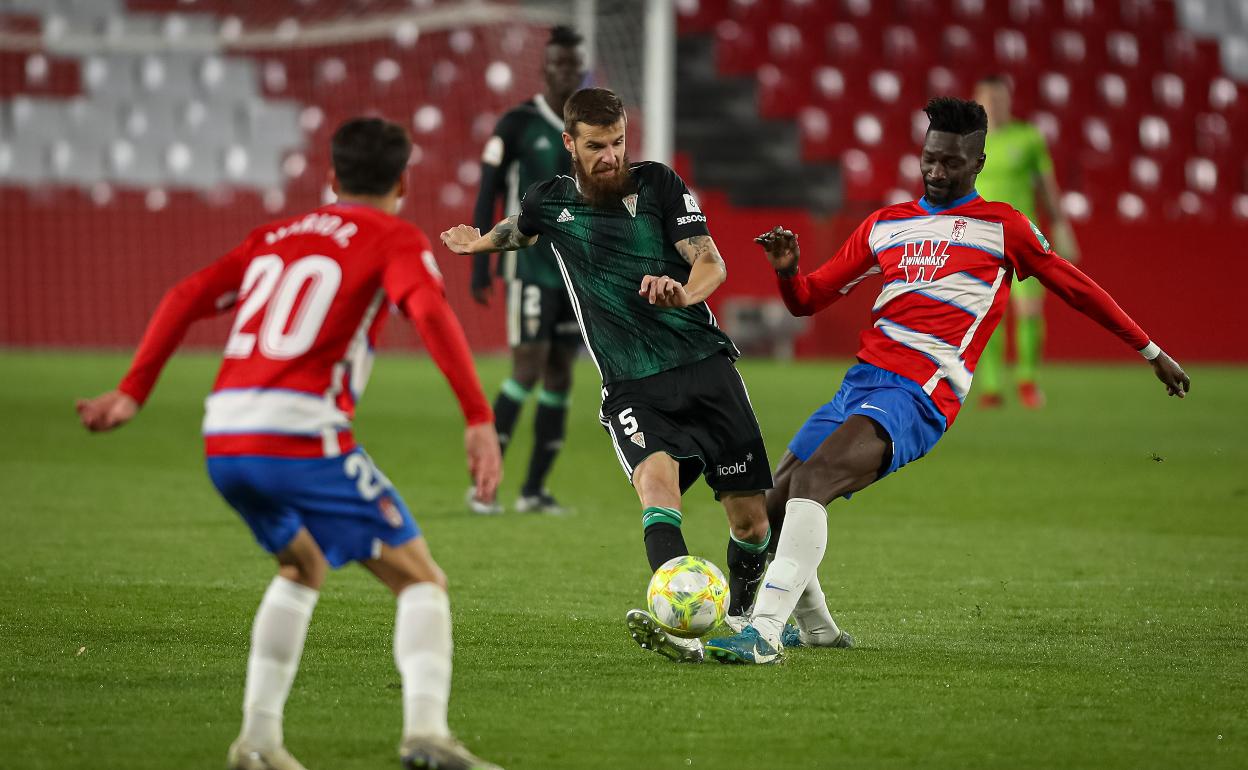 Nuha Marong, en el duelo del pasado domingo ante el Córdoba. 