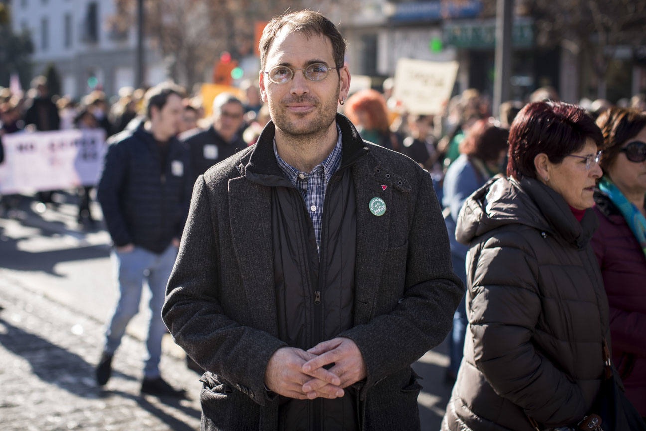 Cientos de personas se han manifestado contra los cambios en los colegios rurales