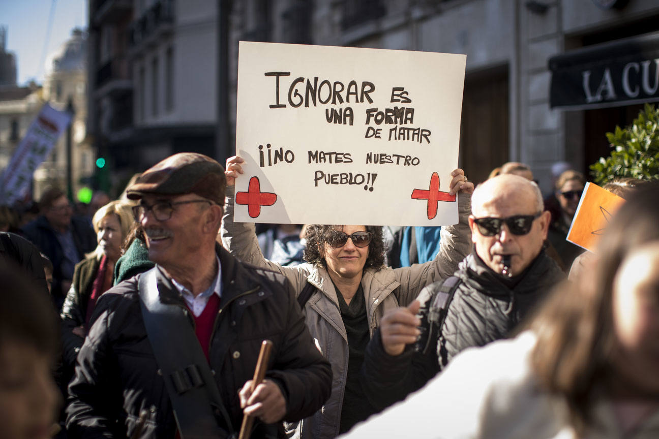 Cientos de personas se han manifestado contra los cambios en los colegios rurales