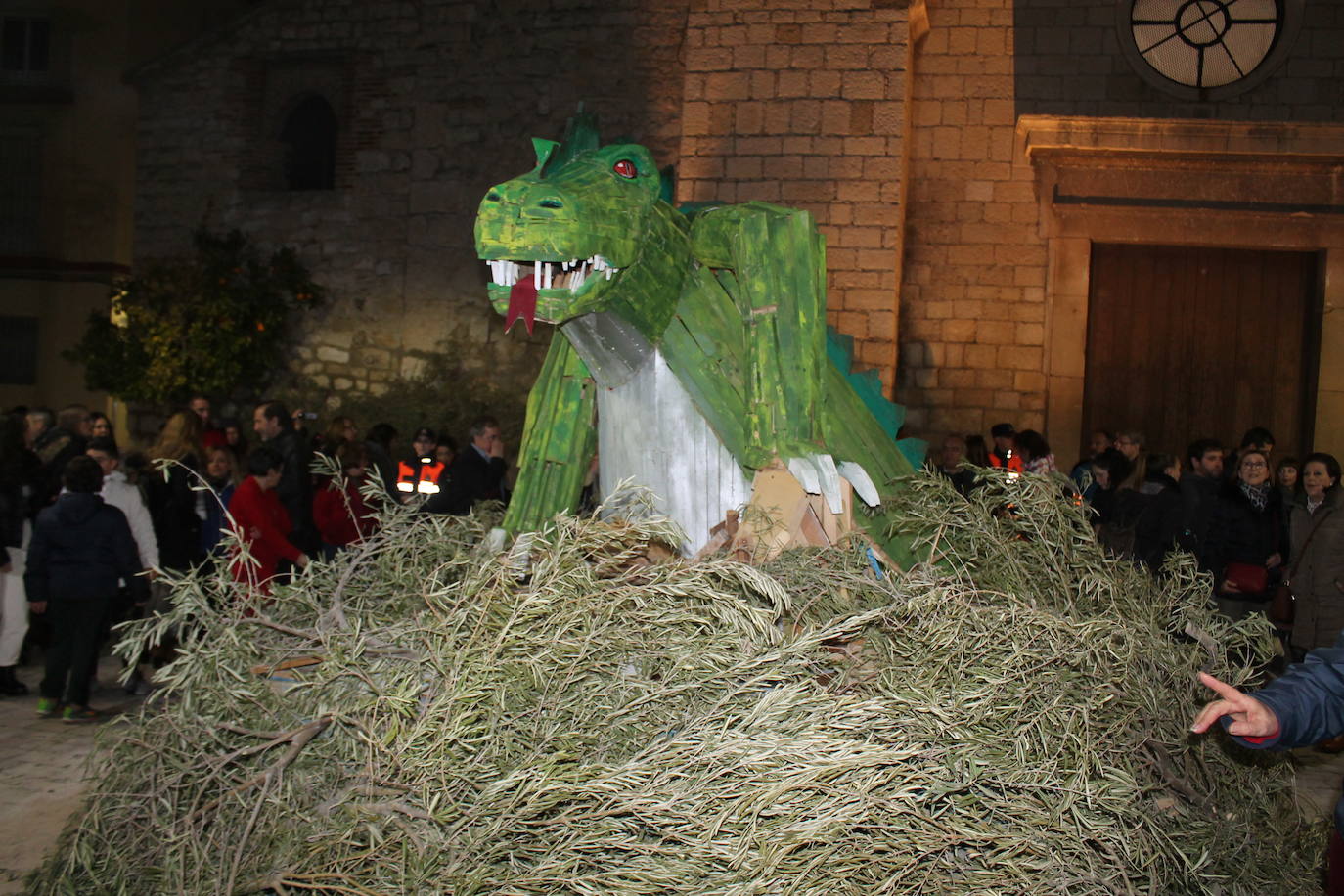 La noche del 16 de enero, la de San Antón, es siempre de tradición en Jaén, pero este año, lo ha sido un poco más, ya que hubo nueve lumbres, además de la oficial