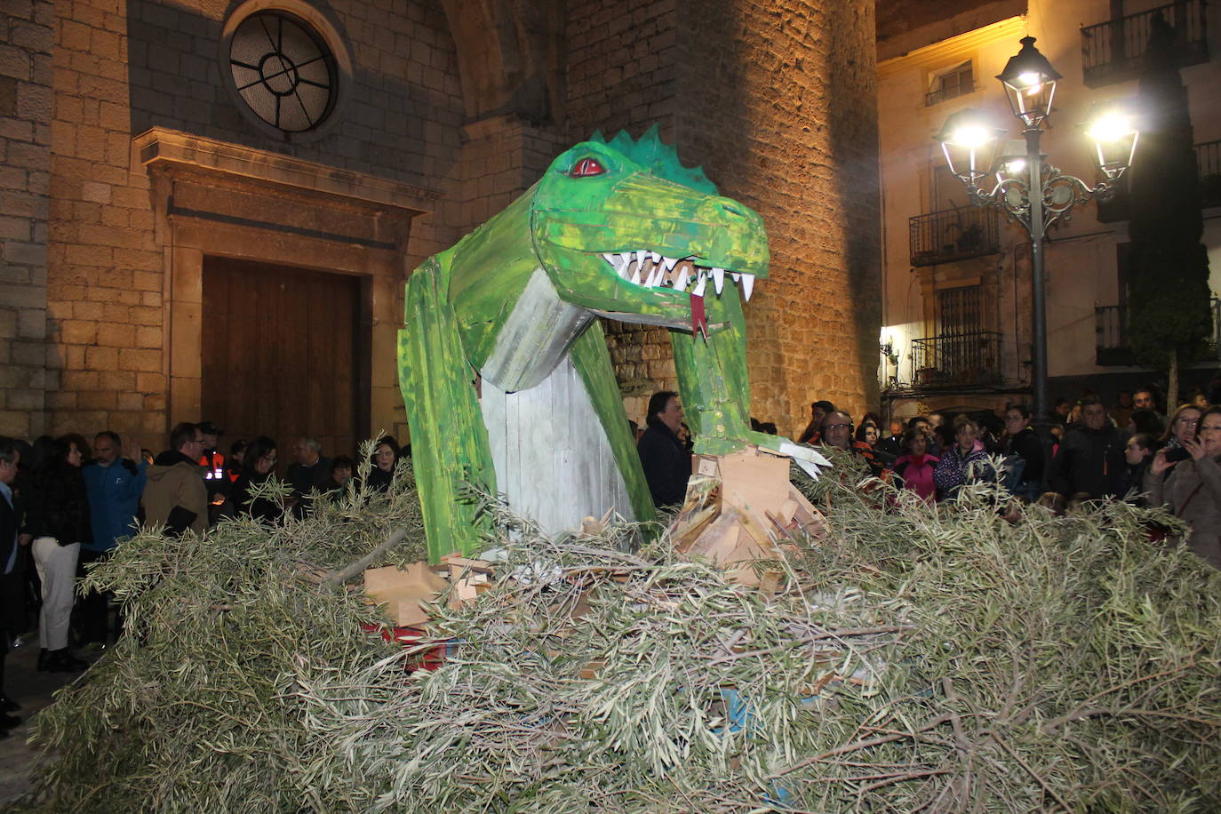 La noche del 16 de enero, la de San Antón, es siempre de tradición en Jaén, pero este año, lo ha sido un poco más, ya que hubo nueve lumbres, además de la oficial