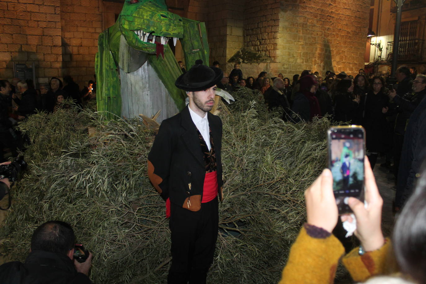 La noche del 16 de enero, la de San Antón, es siempre de tradición en Jaén, pero este año, lo ha sido un poco más, ya que hubo nueve lumbres, además de la oficial