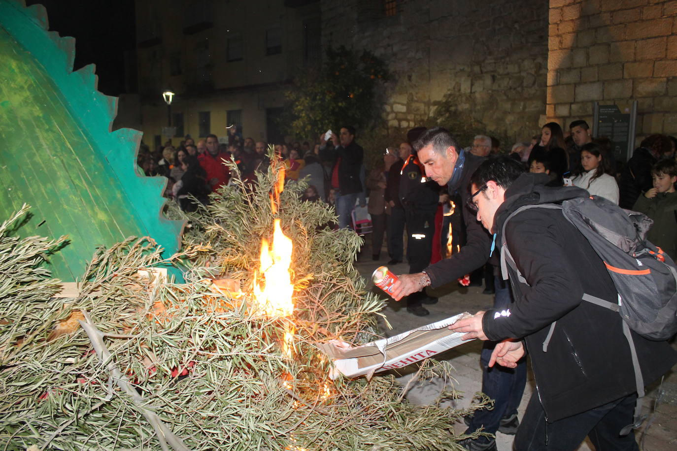 La noche del 16 de enero, la de San Antón, es siempre de tradición en Jaén, pero este año, lo ha sido un poco más, ya que hubo nueve lumbres, además de la oficial