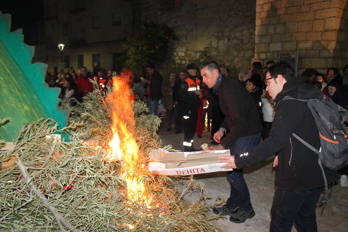 La noche del 16 de enero, la de San Antón, es siempre de tradición en Jaén, pero este año, lo ha sido un poco más, ya que hubo nueve lumbres, además de la oficial