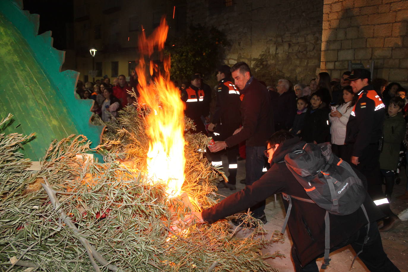 La noche del 16 de enero, la de San Antón, es siempre de tradición en Jaén, pero este año, lo ha sido un poco más, ya que hubo nueve lumbres, además de la oficial