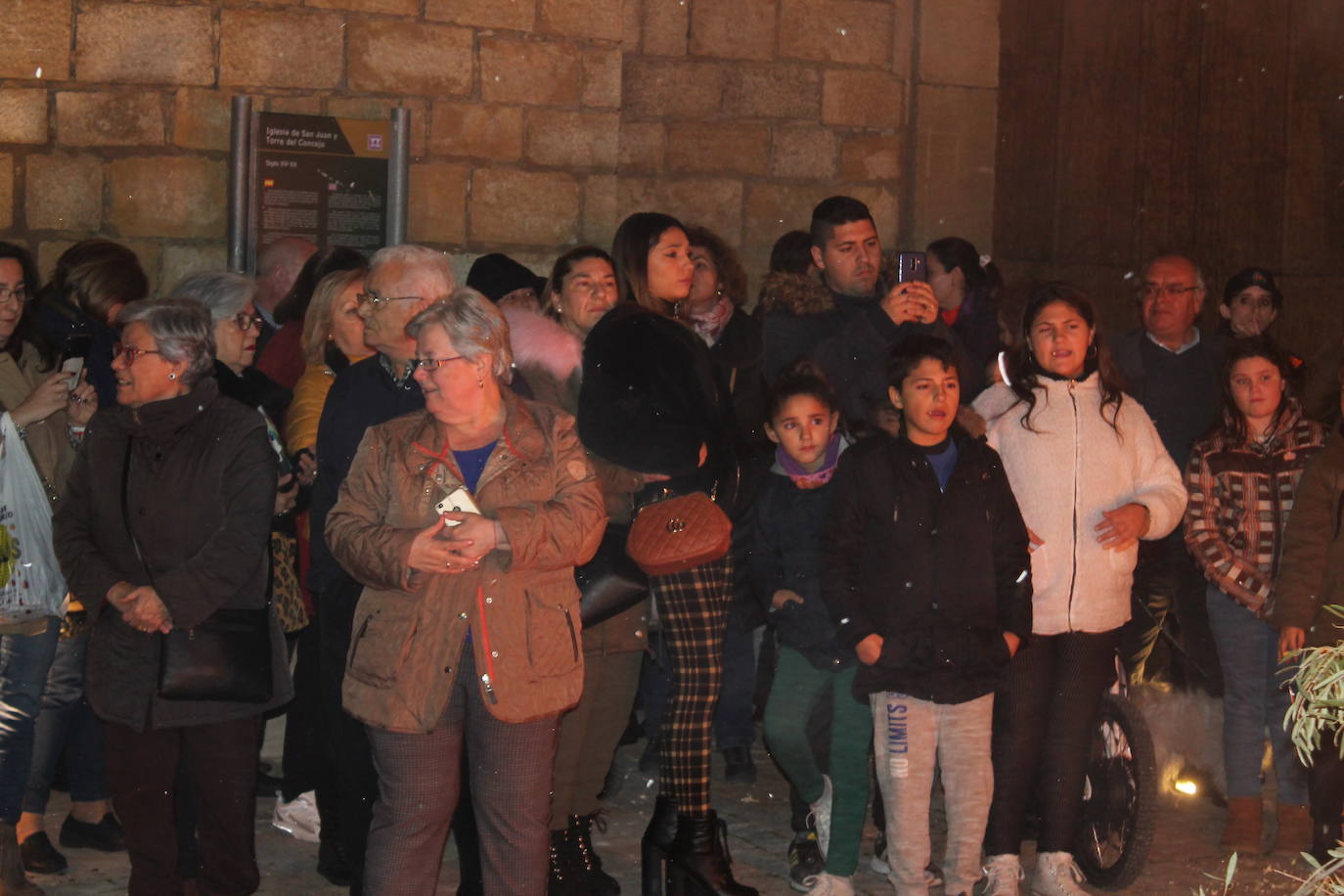 La noche del 16 de enero, la de San Antón, es siempre de tradición en Jaén, pero este año, lo ha sido un poco más, ya que hubo nueve lumbres, además de la oficial
