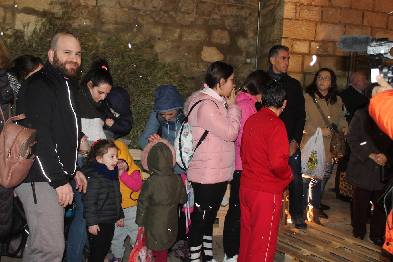 La noche del 16 de enero, la de San Antón, es siempre de tradición en Jaén, pero este año, lo ha sido un poco más, ya que hubo nueve lumbres, además de la oficial