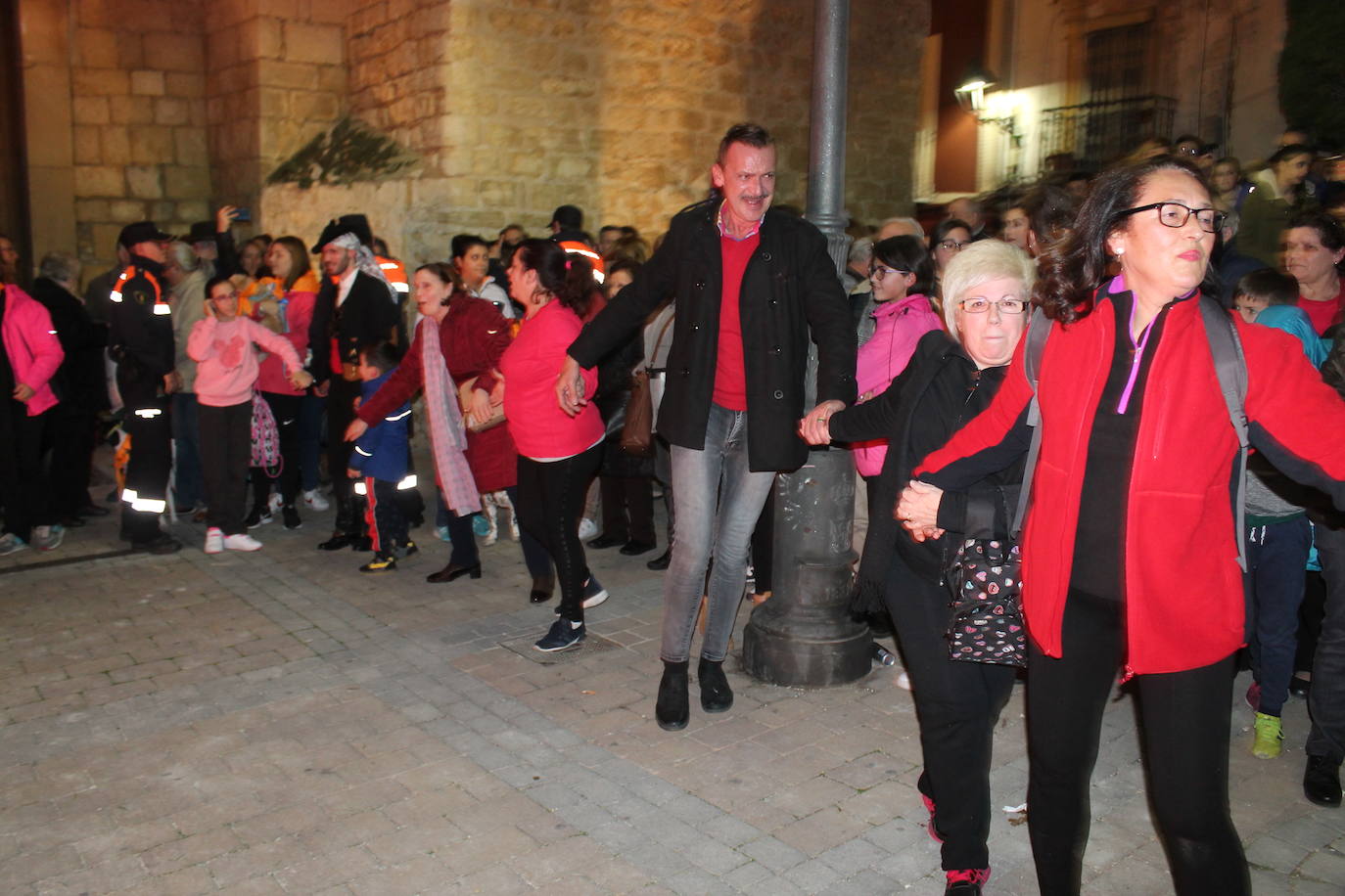 La noche del 16 de enero, la de San Antón, es siempre de tradición en Jaén, pero este año, lo ha sido un poco más, ya que hubo nueve lumbres, además de la oficial