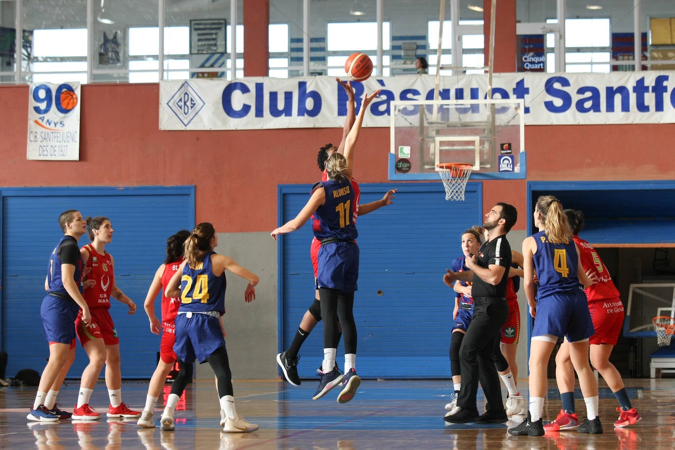 Las granadinas no lograron estar acertadas en sus tiros a canasta y perdieron en un partido con poca anotación 