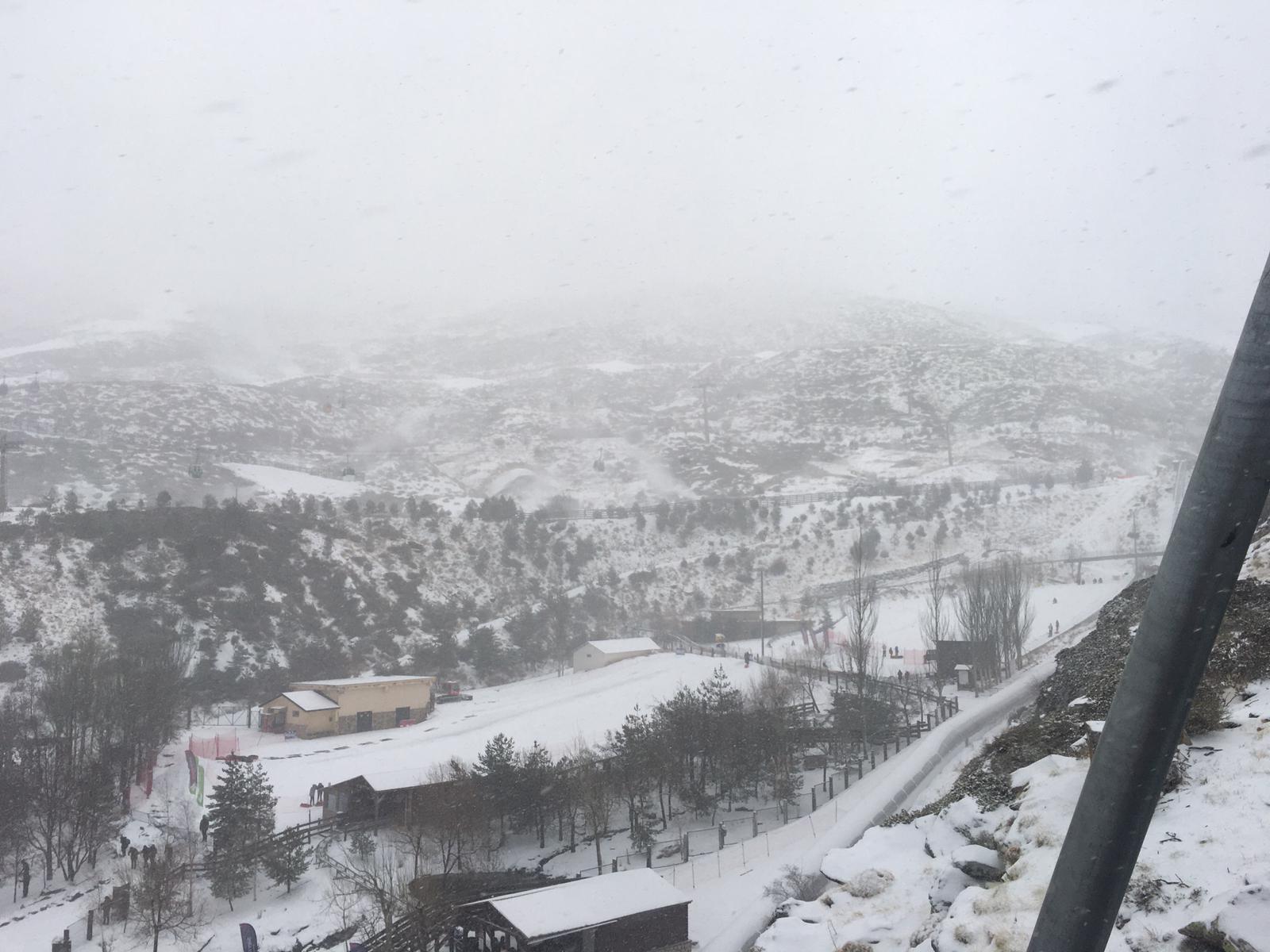 La nieve, por fin protagonista en Sierra Nevada