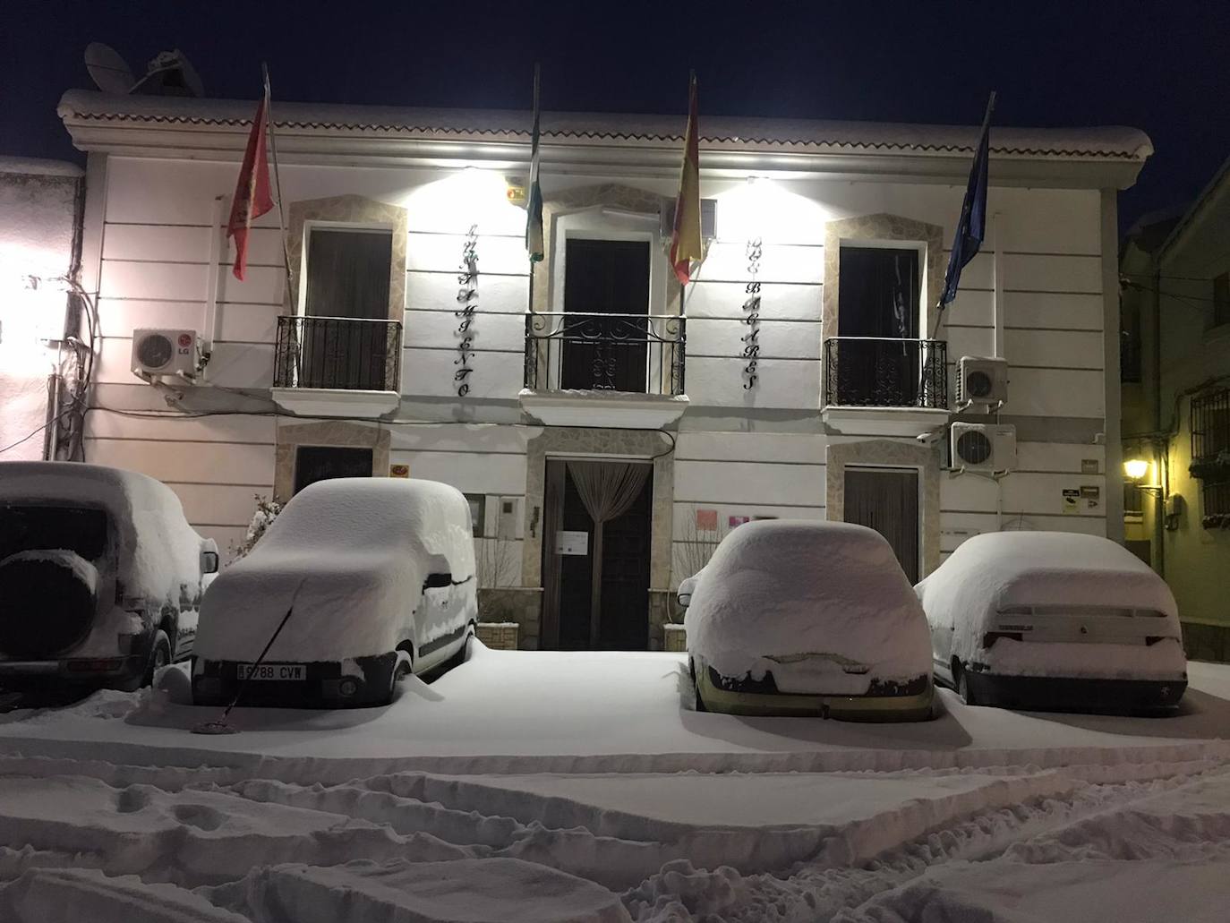 Almería se tiñe de blanco.