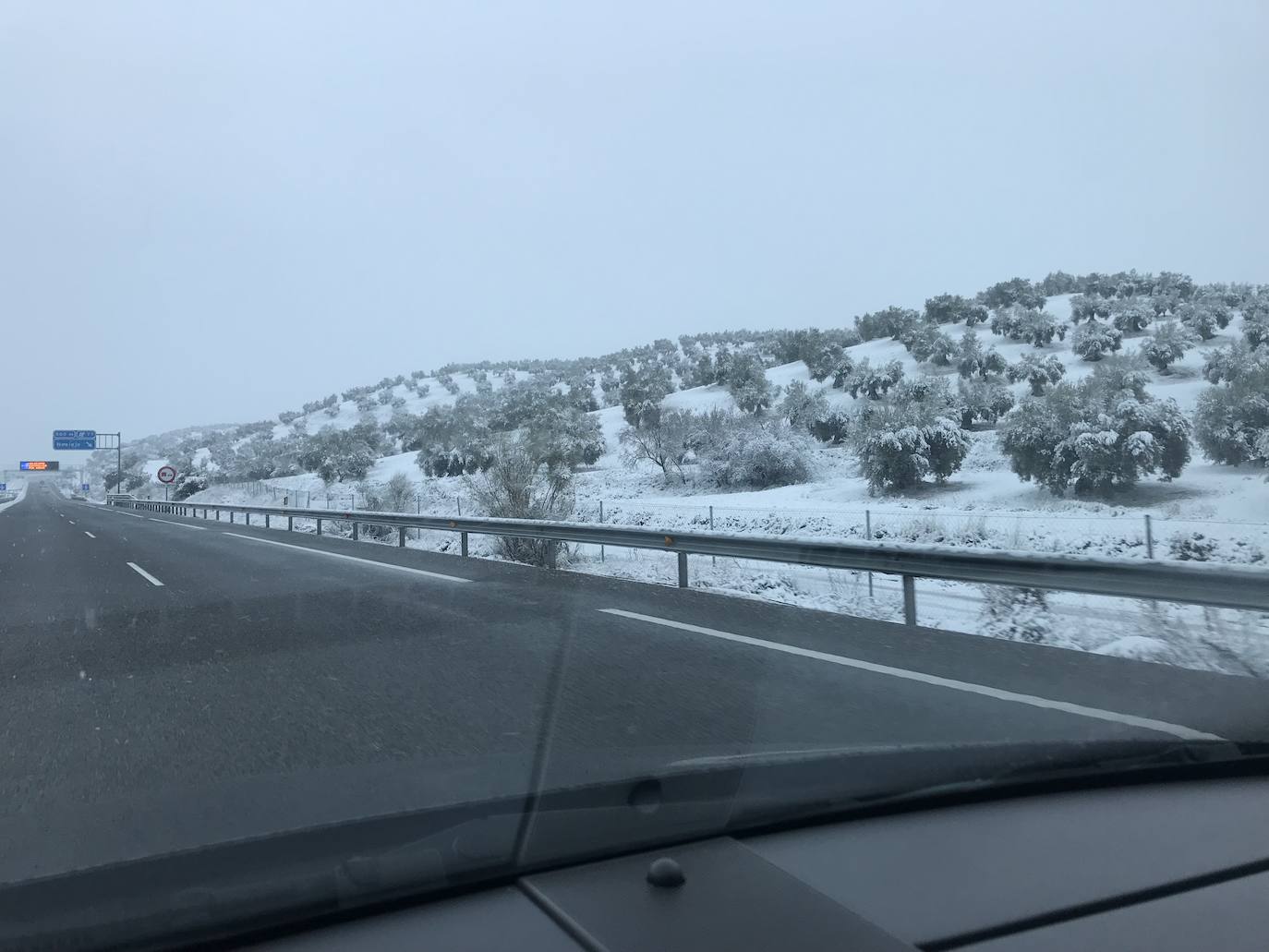 Jaén capital y su provincia se visten de blanco este lunes por el temporal.