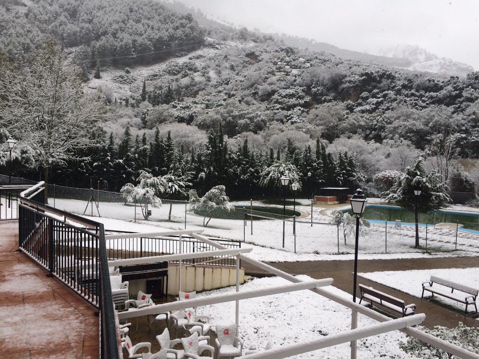 Jaén capital y su provincia se visten de blanco este lunes por el temporal.