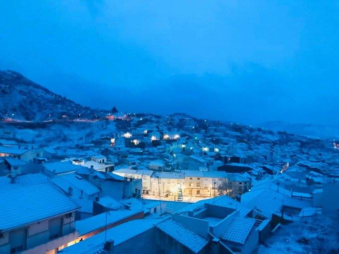 Huelma ha amanecido también nevado. 