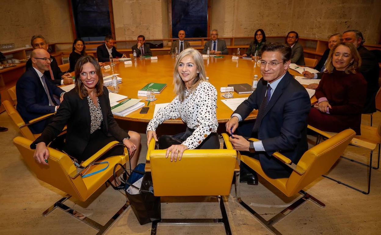 Reunión del Patronato de la Alhambra, con la consejera Patricia del Pozo, en la que fue aprobada el nuevo sistema de entradas. 
