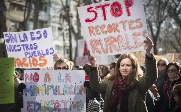 Cambios en los colegios de Granada | La falta de delegado y el silencio de la Consejería de Educación enciende el enfado de las familias