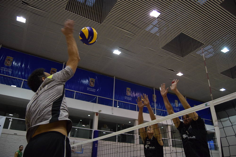 Los blanquiverdes llevan varios días entrenando con el balón de la Challenge Cup, competición que se mete entre las competiciones nacionales, las únicas que juegan con un balón diferente al que se utiliza en Europa. 