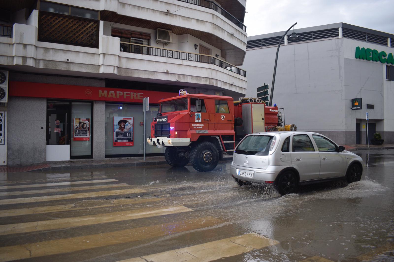 La lluvia inunda las calles de la localidad