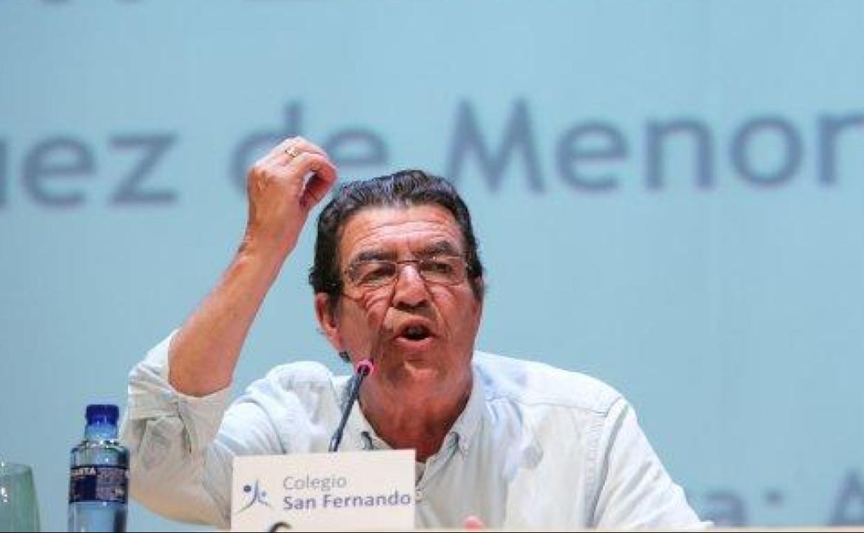 Juez Calatayud: «Los niños se venden en Internet pero no dan la clave del móvil a los padres porque es su intimidad»