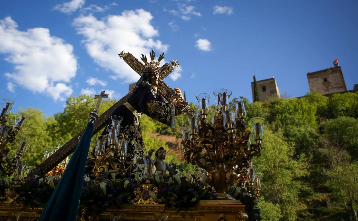 La Hermandad del 'Vía Crucis' de Granada silenciará sus pasos para favorecer el acercamiento de personas con autismo