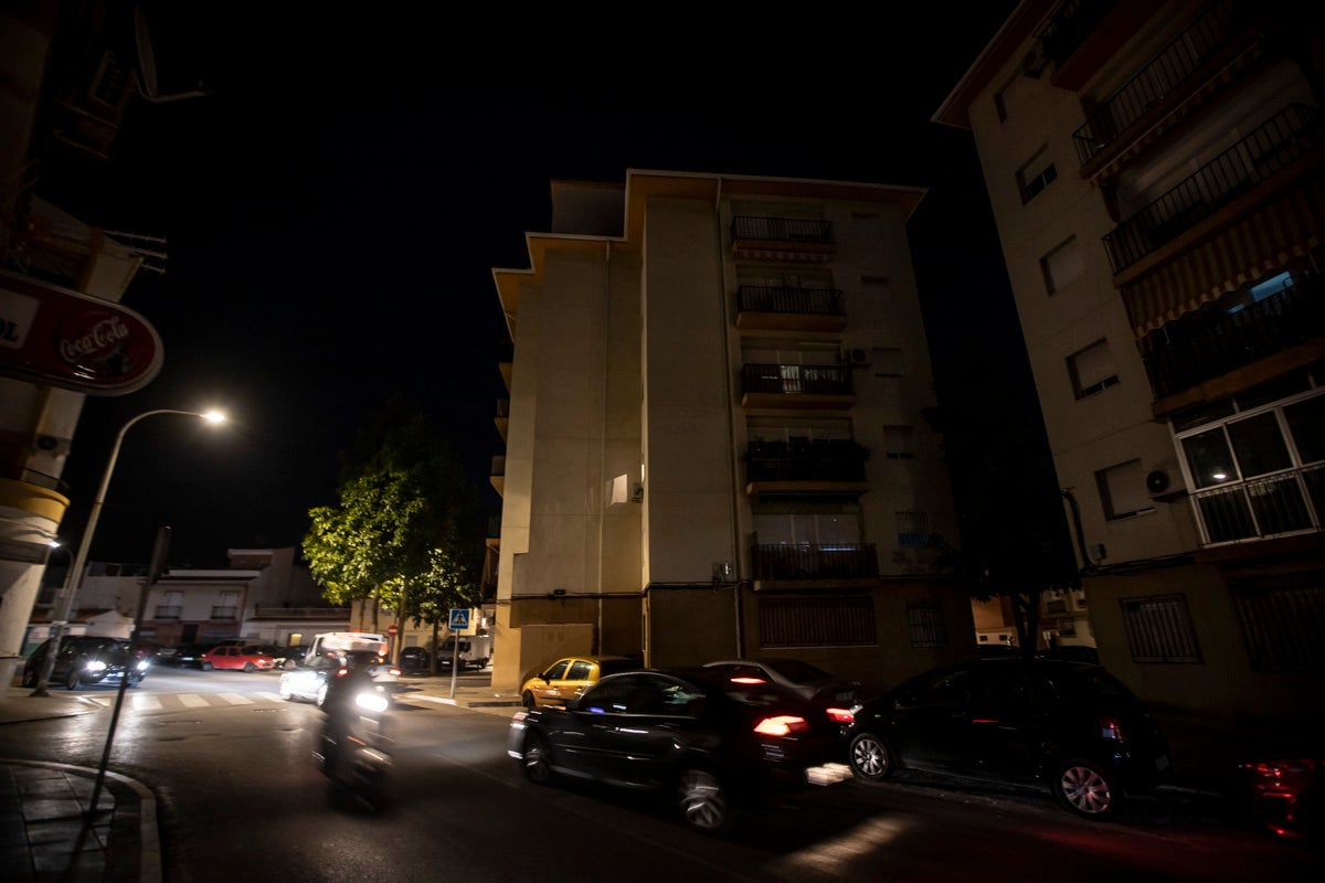 Fotos: Vecinos de Motril denuncian que llevan más de dos meses sin farolas