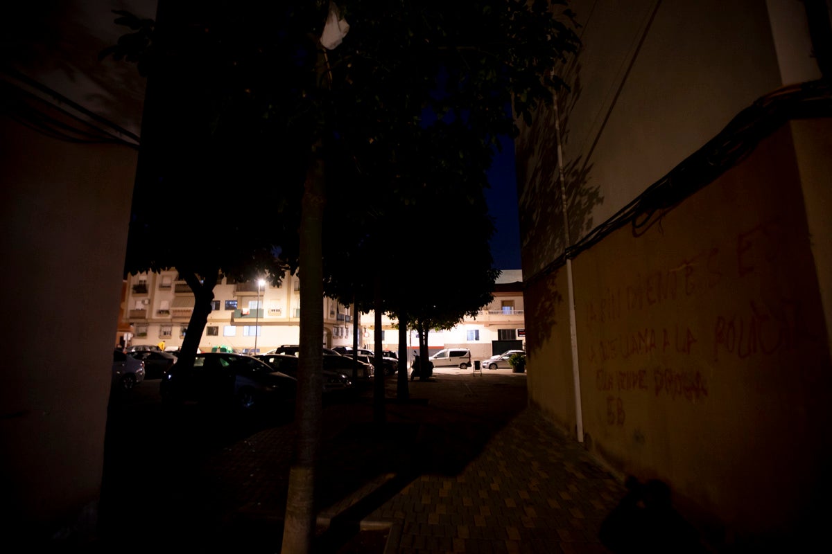 Fotos: Vecinos de Motril denuncian que llevan más de dos meses sin farolas