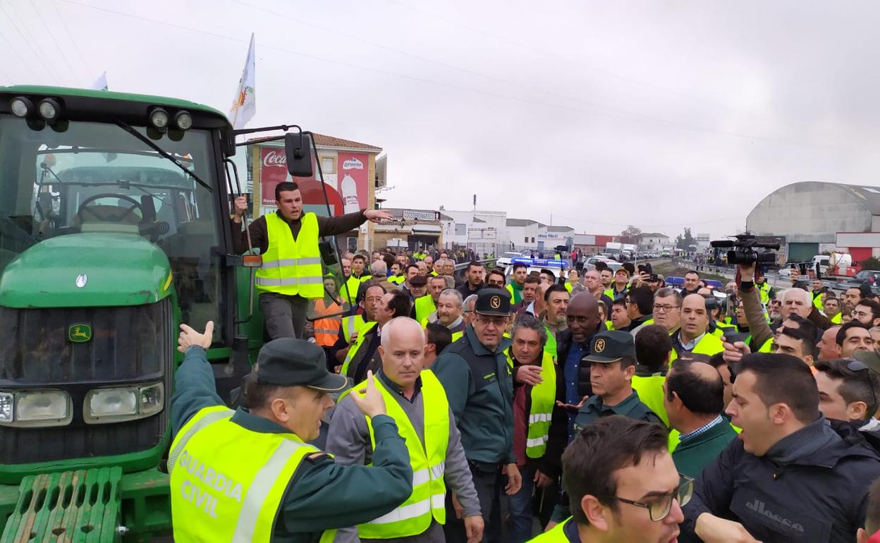 Protestas en la A-44 a la altura de Andújar
