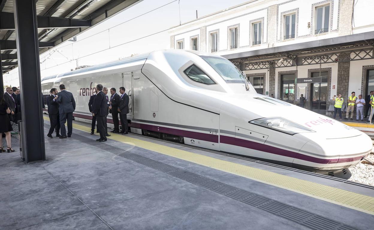 Imagen del viaje inaugural del AVE de Madrid a Granada.