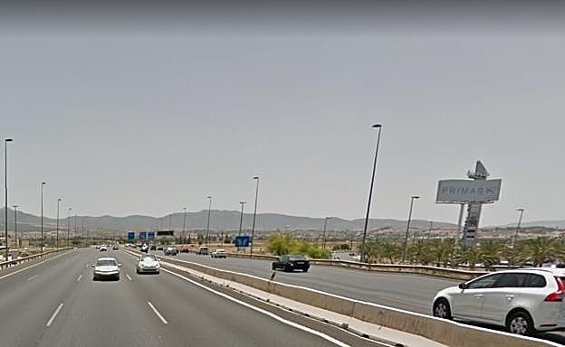 Un kamikaze en Granada, bebido y drogado, provoca un accidente en la A-44 con un herida grave al conducir 23 kilómetros en sentido contrario