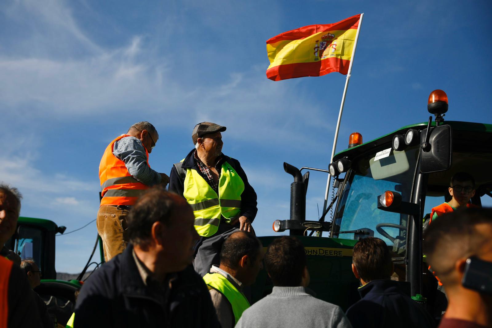 Miles de trabajadores del sector del olivar se han manifestado en toda la provincia de Jaén