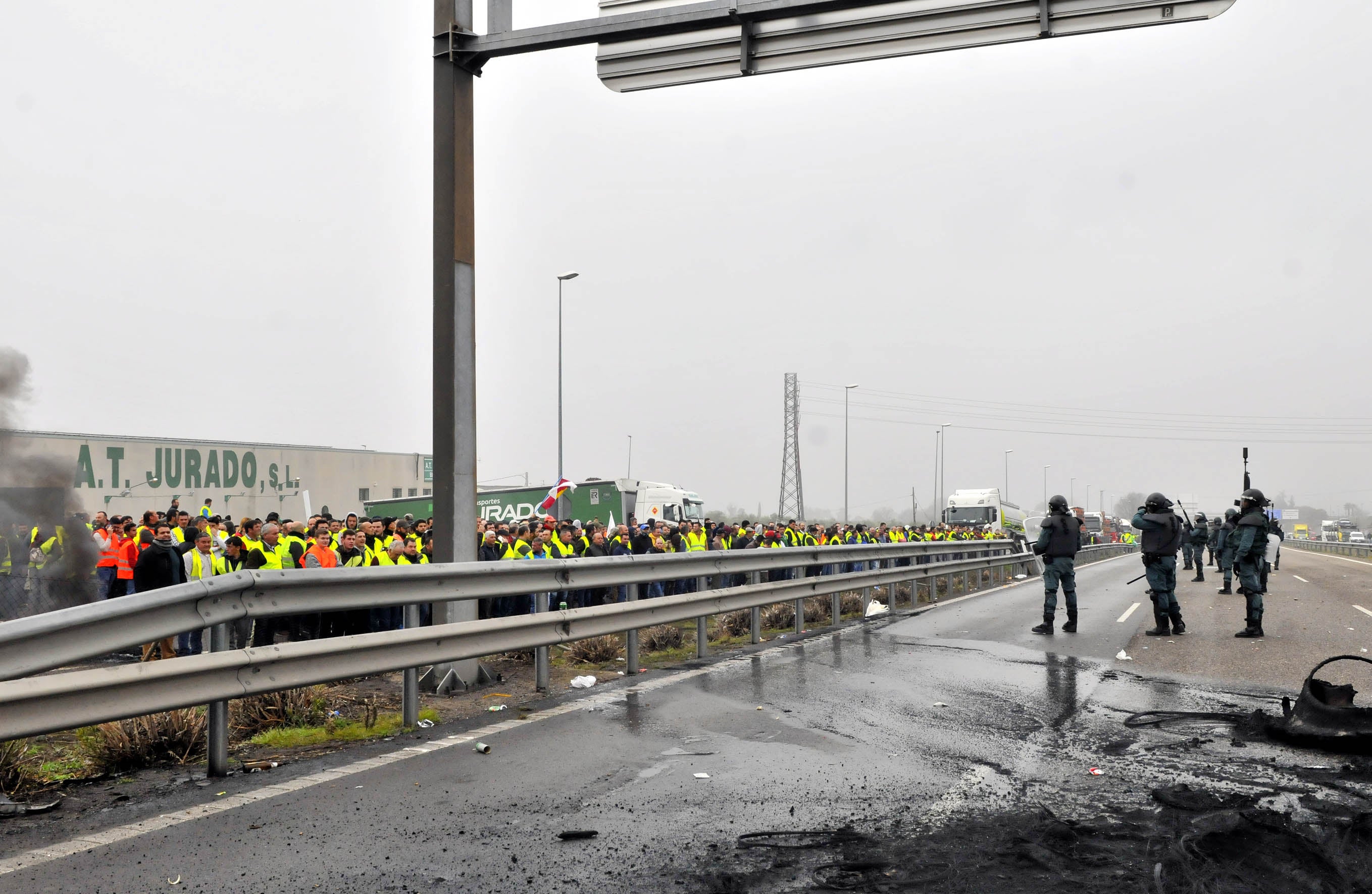 Miles de trabajadores del sector del olivar se han manifestado en toda la provincia de Jaén