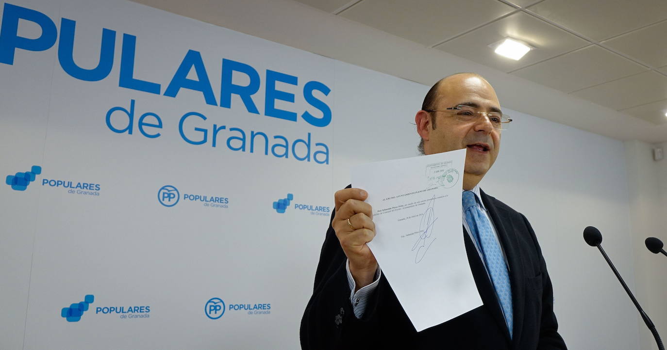 En 2016 estalló la llamada "Operación Nazarí" Torres Hurtado aceptó dimitir, pero siempre que Pérez renunciase también a su "escaño" municipal. El presidente del PP de Granada se fue del Ayuntamiento