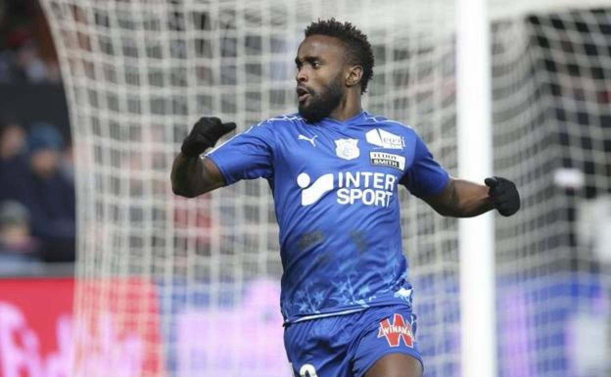 Stiven Mendoza, uno de los objetivos.