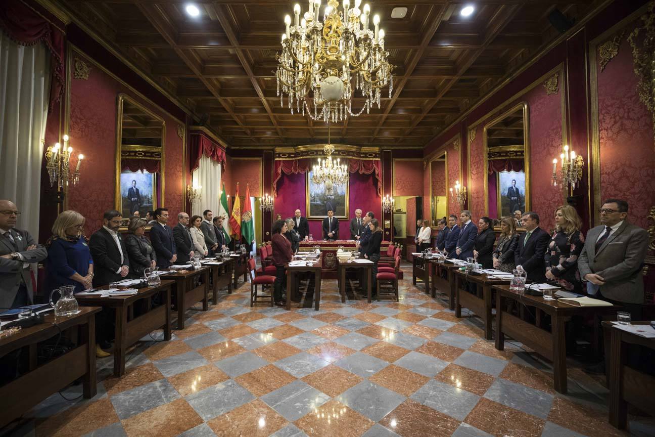 El mandatario popular ha anunciado su salida de la dirección del partido a nivel provincial en el pleno ordinario del Ayuntamiento de Granada 