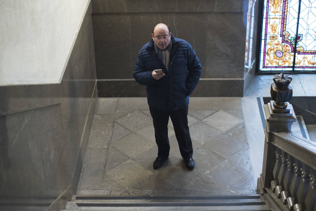 El mandatario popular ha anunciado su salida de la dirección del partido a nivel provincial en el pleno ordinario del Ayuntamiento de Granada 